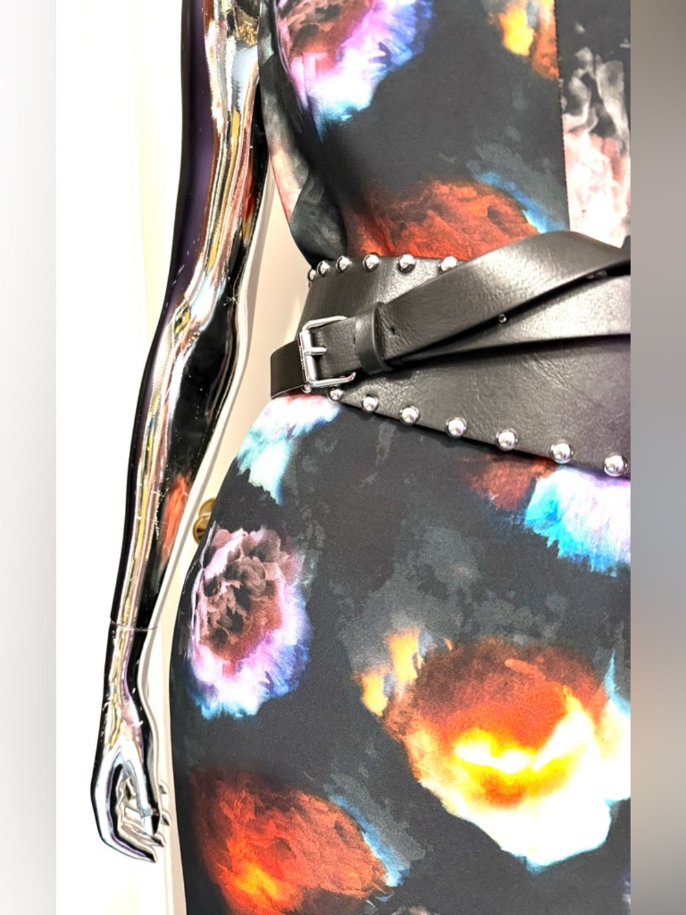 🏖️Summer Sale: Paul Smith Black sleeveless Dress with Multicolor Floral blots - Picture 2 of 8
